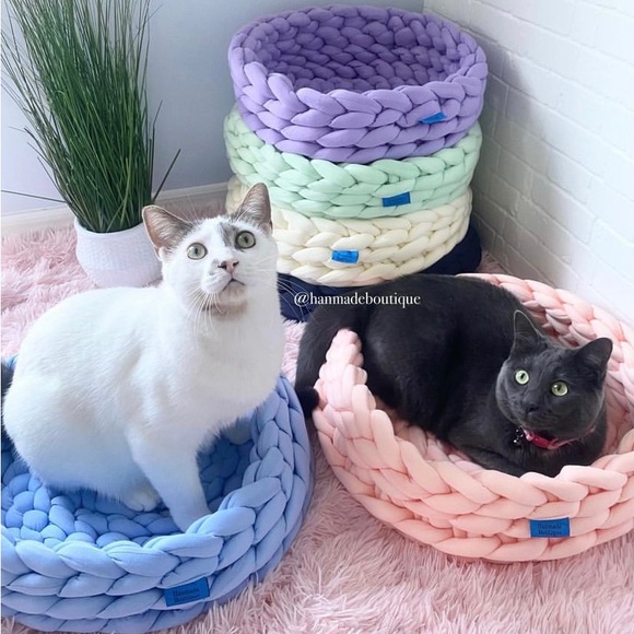 Other - chunky knit pet bed